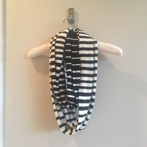 📦 Donating Soon!📦 **NWOT** Super-Soft Infinity Scarf!